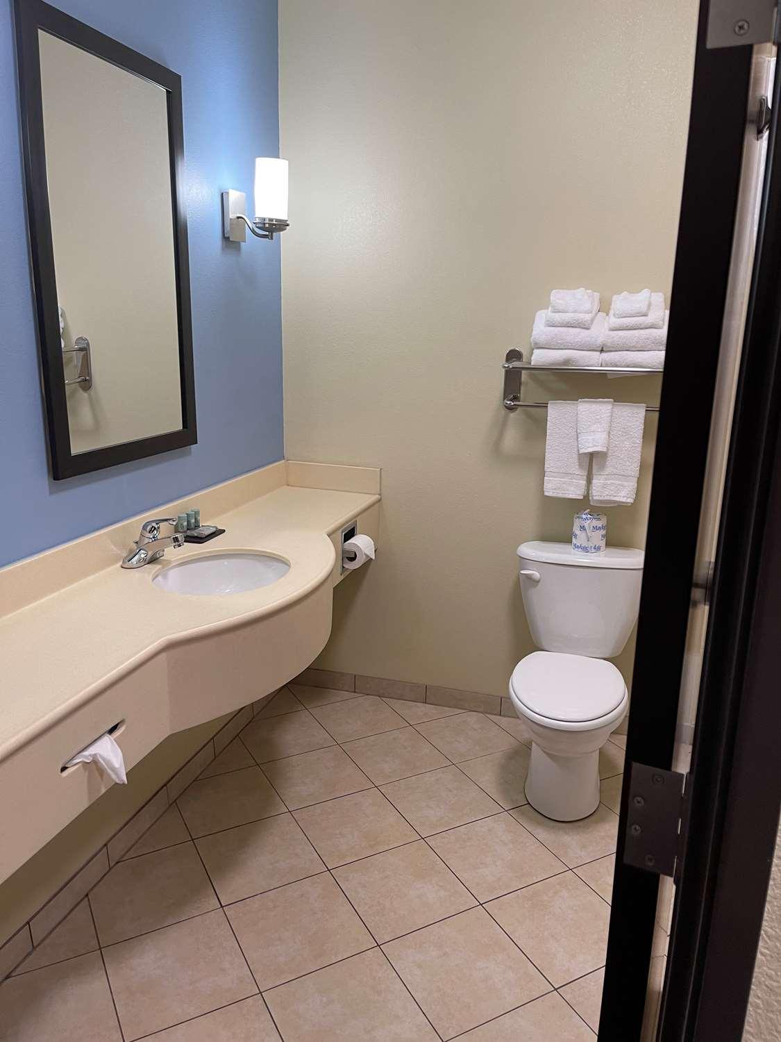 Best Western Coffeyville Central Business District Inn And Suites Exterior photo
